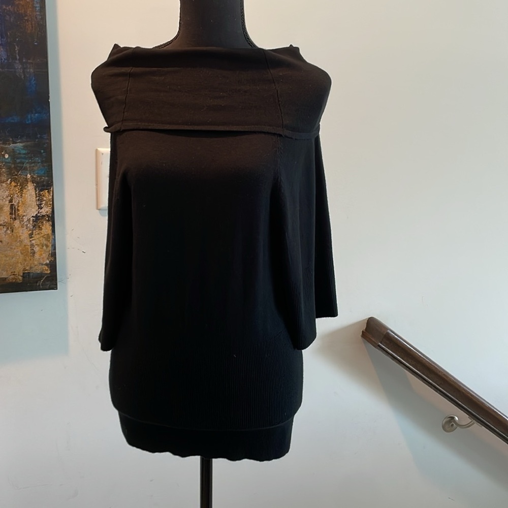 One A Women’s Top Size S Black Light Knit Versatile Length - Picture 2 of 11